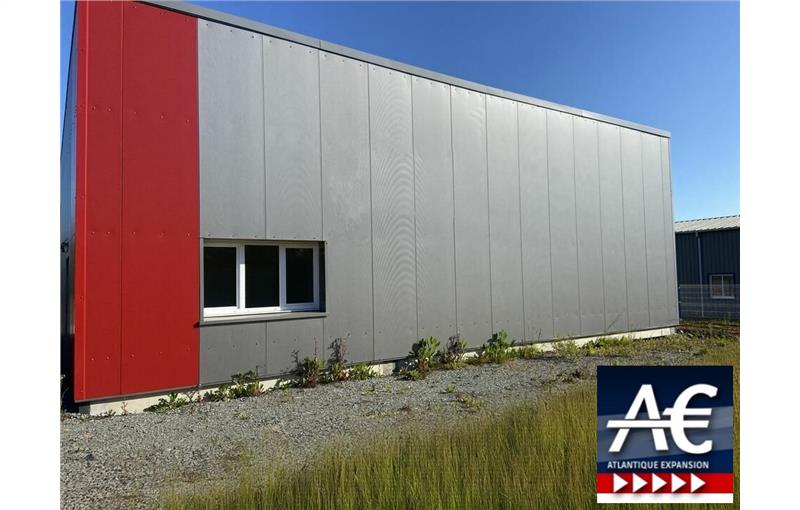 Location d'entrepôt de 180 m² à Saint-Laurent-de-la-Plaine - 49290 photo - 1